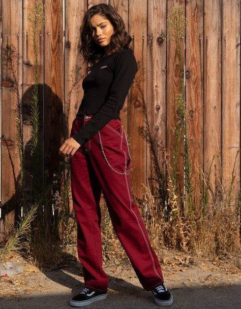 Outfits Women Streetwear, Red Cargo Pants, Burgundy Outfits, Womens Cargo Pants, Red Scrubs, Womens Cargo, Skateboard Clothes, Burgundy Outfit, Vintage Fashion 1950s