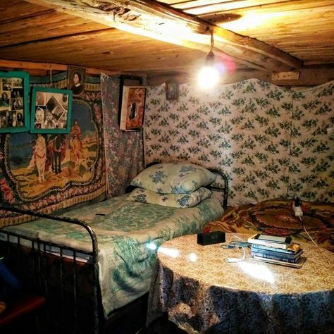 Russian Bedroom Aesthetic, Slavic Interior, Retro Apartment, European Aesthetic, Grandmas House, Room Tour, Cabin Homes, Room Aesthetic, Bed Room