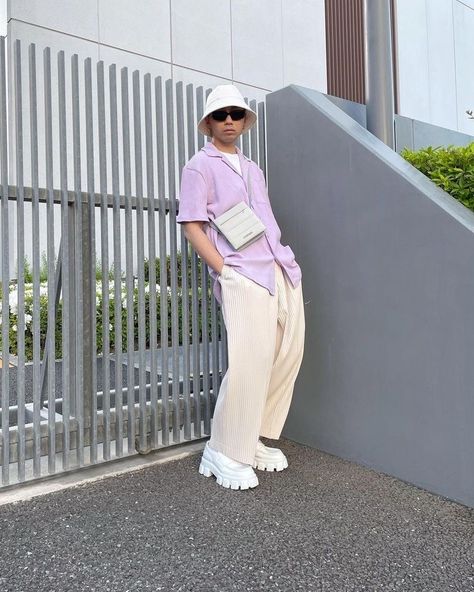 Pastel Aesthetic Outfit Men, Pastel Outfit Men, Pastel Outfits Aesthetic, Light Summer Clothes, Streetwear Poses, Tomboyish Outfits, Lavender Outfit, Minimal Streetwear, Style Feminine