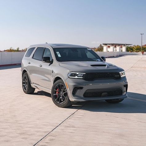 Dodge Suv Durango, Hellcat Durango, Durango Truck, Dodge Suv, Luxury Suv Cars, Dodge Durango Srt, Dodge Hemi, Civic Car, Dream Cars Bmw