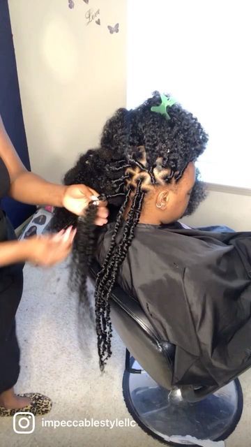 IRVINE PROTECTIVE HAIRSTYLIST | BRAIDER on Instagram: "Your Twist Last Longer at the ROOTS with the LOC Method 💕 ✨ ✨ ✨ #labraiders #ocbraider #jaxbraids #labraids #fullertonhairstylist #sandiegobraider" Passion Twist Loc Method, Loc Method, The Roots, Locs, Hair Stylist, Twist, Hairstyles, Bra, Hair Styles