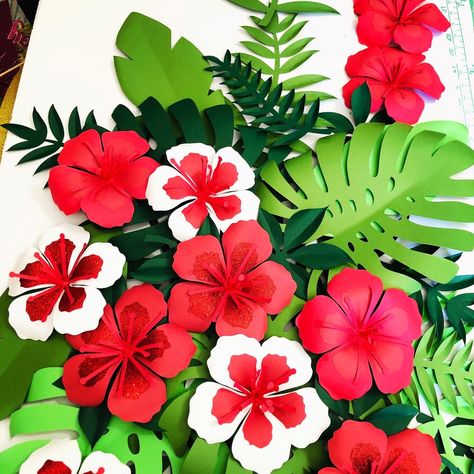 Hibiscus Flower Decorations, Tropical Paper Flowers Diy, Paper Hibiscus Flowers Diy, Hibiscus Decorations, Hawaiian Paper Flowers, Paper Tropical Leaves, Paper Flowers Diy Easy, Luau Party Decorations, Paper Flower Patterns