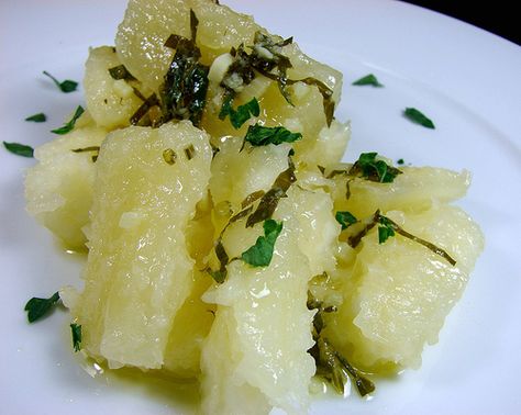 yuca Yuca Al Mojo Puerto Rico, Yuca Al Mojo, Yuca Recipes, Soy Boricua, Puerto Rican Cuisine, Puerto Rican Dishes, Puerto Rico Food, Hispanic Kitchen, Latin American Food