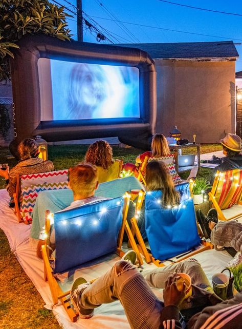 Backyard Movie Night Party – Ideas For An Unforgettable Movie Night In Your Garden Design - davidreed.co Backyard Movie Night Birthday Party, Movie Night Seating, Outdoor Movie Night Party, Diy Backyard Movie, Backyard Movie Night Party, Diy Backyard Movie Night, Birthday Movie Night, Summer Movie Night, Pool Movie