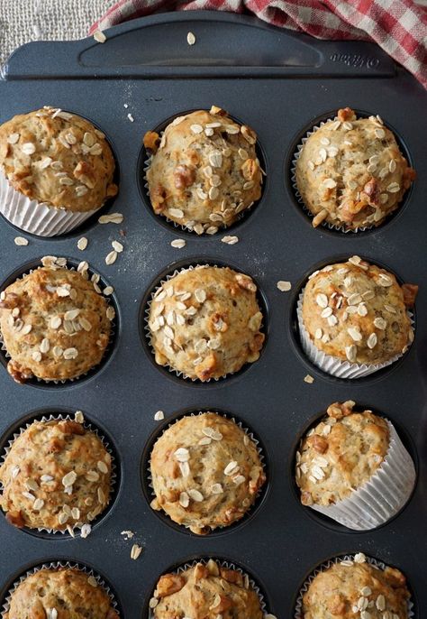 Wholesome Olive Oil Banana Oat Muffins - Baking for friends Baking For Friends, Banana Oat Muffins, Banana Nut Muffins, Banana Oat, Banana Bread Muffins, Bread Muffins, Oat Muffins, Filled Muffins, Overripe Bananas