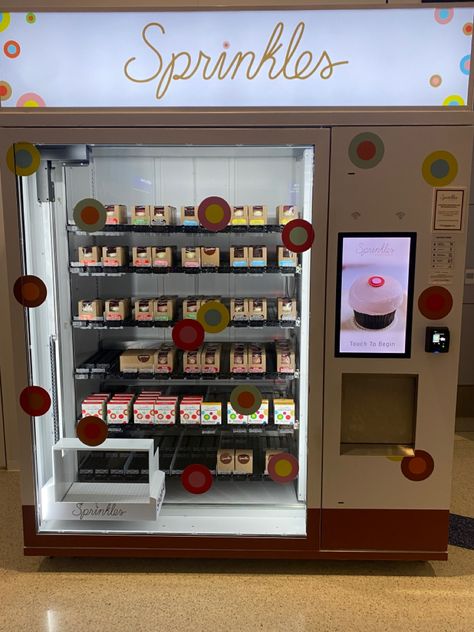 Cookie Vending Machine, Aesthetic Vending Machine, Breakfast Shop, Vending Machine Design, Vending Machine Business, Tokyo Photography, Coffee Vending Machines, Aesthetic Names, Vending Machines