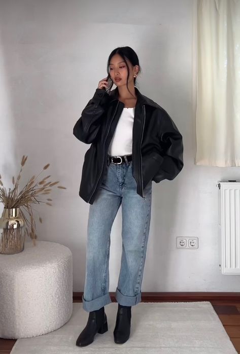 Leather Oversized Jacket Outfit, Oversized Leather Jacket Outfits Women, Oversized Black Jacket Outfit, Oversize Leather Jacket Outfits, Effortlessly Outfits, Oversized Leather Jacket Outfit, Oversized Leather Jacket Outfits, Faux Leather Jacket Outfit, Oversized Jacket Outfit