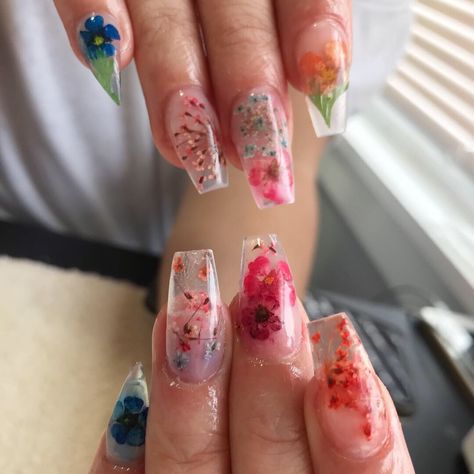 #glonailss #glowinthedarknails #nails #nailart #art #dryflower #flowernails #flower #artsy #hairstyles #quotes #homedecor #fashion #acrylicnails #longnails #shortnails #explore #explorepage #bali #kimkardashian Flower Acyrilics Nails, Cracked Nails, Long Acrylic Nails Coffin, Acrylic Nails Coffin, Make Me Up, Flower Nails, Long Acrylic Nails, Coffin Nails, Short Nails