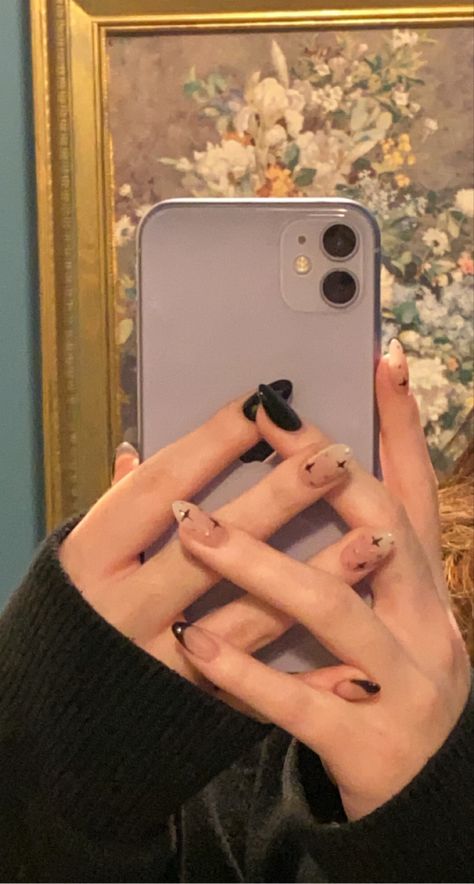 Nail Mirror Selfie, Nail Inspo Sparkly, Dark Sparkly Nails, Nails Mirror Selfie, Nail Inspo Dark, Nails Star, Nail Art Designs Videos, Nail Idea, Nail Photos