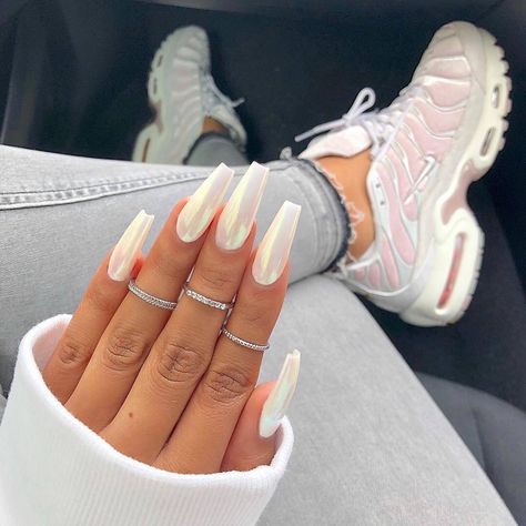 Ballerina Nails Designs, White Chrome Nails, Nails Ballerina, Queen Nails, White Acrylic Nails, Ballerina Nails, Winter Nail Designs, Diamond Nails, Minimalist Nails