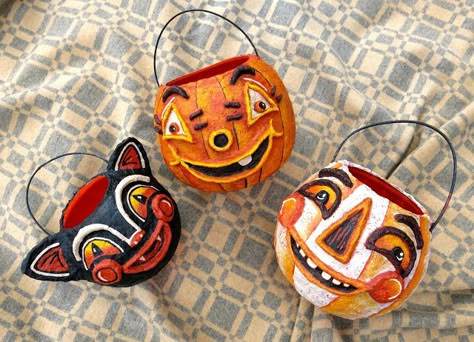 Cassie Stephens: DIY: Top 10 Favorite Fall Crafts Vintage Halloween Diy, Diy Halloween Art, Vintage Halloween Crafts, Vintage Halloween Art, Cassie Stephens, Halloween Folk Art, Folding Origami, Halloween Crafts Decorations, Vintage Halloween Decorations