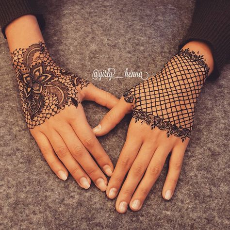 Henna Ideas From Instagram | POPSUGAR Beauty Photo 15 Henna Motive, Mehndi Designs Finger, Henna Hand Designs, Tattoo Design For Hand, Henna Tattoo Hand, New Bridal Mehndi Designs, Bridal Mehendi Designs Hands, Finger Henna, Tattoo Henna