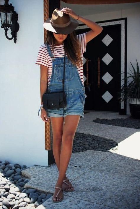 18 Casual Summer Outfits with Overalls » Lady Decluttered Overalls Outfit Short, Overall Shorts Outfit, Denim Overalls Outfit, Dungarees Outfits, Denim Overall Shorts, Style Overalls, Summer Fashion For Teens, Overalls Outfit, Simple Summer Outfits