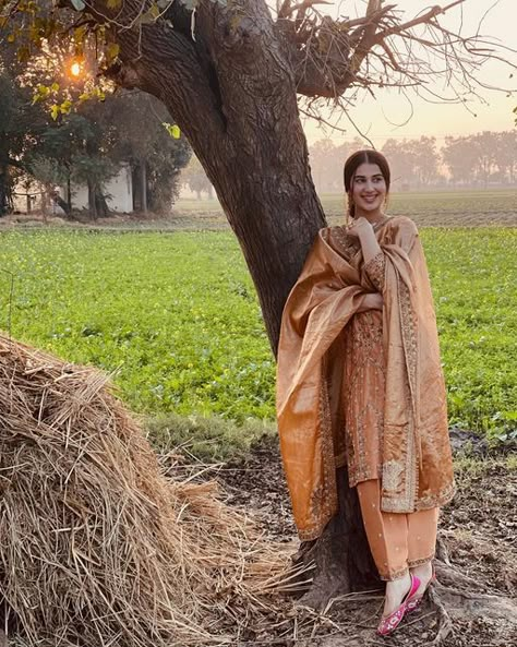 Desi Shoot Ideas, Poses In Punjabi Suit For Women, Photo Poses In Suit For Women, Suit Photoshoot Ideas, Pose In Suit, Poses In Suit, Afghanistan Landscape, Suit Pose, Desi Makeup