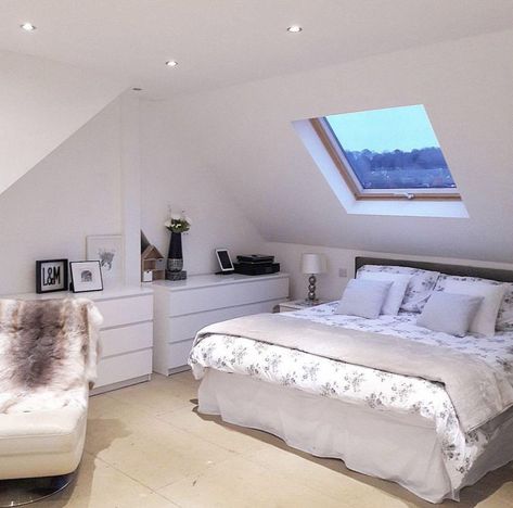 Attic Teen Bedroom, Attic Room Ideas Bedrooms, Attic Bedroom Ideas Aesthetic, Loft Rooms, Calming Room, Attic Bedroom Designs, Attic Bedrooms, Cosy Room, Loft Room