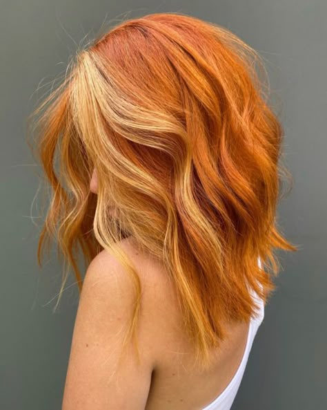 bold ginger hair with additional blonde face framing highlights will make you stand out from any crowd Ginger Blonde Hair, Color Melting Hair, Hair Color Orange, Ginger Hair Color, Strawberry Blonde Hair, Penteado Cabelo Curto, Hair Color And Cut, Hair Dye Colors, Hair Inspiration Color