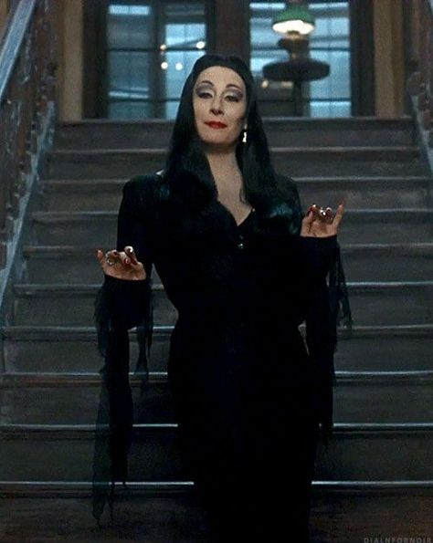 Mortisha Adams, Bride Corpse, Morticia Addams Costume, Bride Wallpaper, Addams Family Tv Show, Bride Tattoo, Bride Art, Bride Aesthetic, Costume Couple