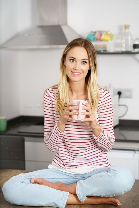 Smiling woman holding a cup of coffee at home by javi_indy. Smiling caucasian woman holding a cup of coffee at home. #Sponsored #holding, #cup, #Smiling, #woman Holding A Cup Of Coffee, Render People, Woman Eating, Fall Picnic, Smiling Woman, Coffee At Home, Body Pose Drawing, Art Minimal, Yay Images