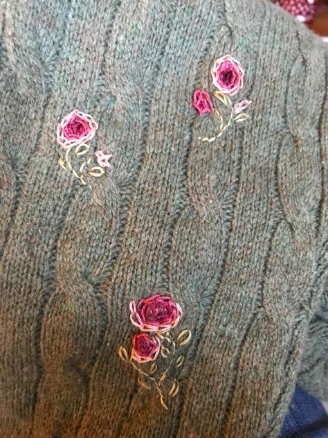 Visible Mending Sweater, Mending Holes With Embroidery, Visible Mending Embroidery, Mending Embroidery, Embroidery Heart, Embroidery Easy, Patches Embroidery, Mending Clothes, Stitch Witchery