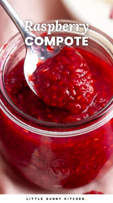 Homemade Raspberry Compote is an easy to make dessert sauce made in just 15 minutes and with 4 ingredients. It's perfect for ice cream or pancakes! Raspberry Compote Recipe, Raspberry Crisp, Raspberry Compote, Make Dessert, Sunny Kitchen, Compote Recipe, Raspberry Desserts, Dessert Sauce, Snowman Cupcakes