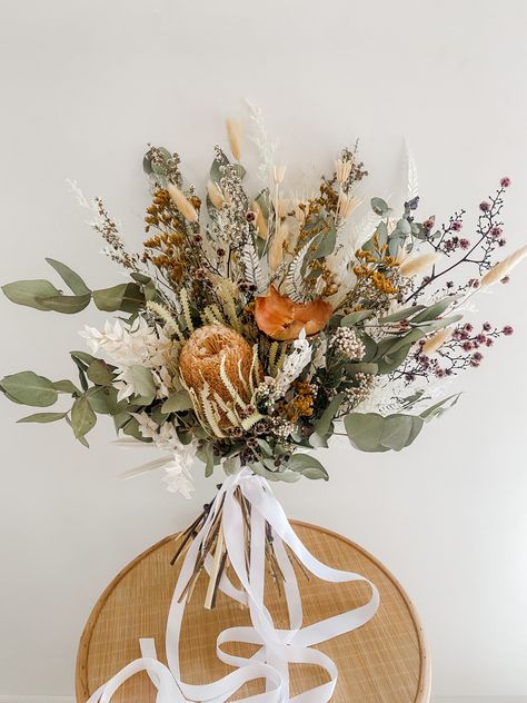 Australian Dried Flower Arrangements, Bouquet Of Flowers Eucalyptus, Banksia Wedding Bouquet, Dried Native Bouquet, Dried Australian Native Bouquet, Banksia Flower Arrangement, Native Flower Wedding Bouquet, Australian Native Bouquet Wedding, Australian Native Wedding Bouquet