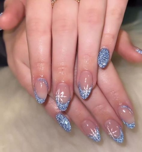 Christmas Nails Acrylic Aesthetic, Sky Blue Christmas Nails, Baby Blue Xmas Nails, Blue Snowman Nails, Baby Blue Nails Winter, Ice Blue Christmas Nails, Ice Skating Nails, Blue Icicle Nails, Icy Blue Christmas Nails