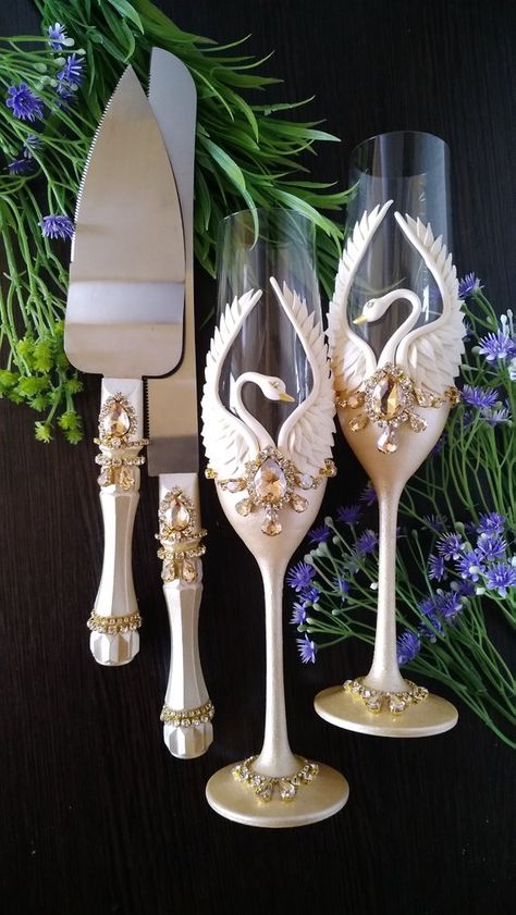 Gold Swans Wedding Flutes and Cake Server Set 4 pcs. Champagne Flutes Crystal Wedding Glasses Wedding Set Wedding Gift Wedding Décor FluteSet  ღ Authors designs from the WeddingGlassesStudio will make your special day perfect ღ.  ♡ ABOUT PRODUCT ♡:  Wedding sets by WeddingGlassesStudio is the Gold Wedding Plates, Crystal Glasses Wedding, Swan Lake Wedding, Swan Wedding, Wedding Cake Knife, Glasses Wedding, Cake Server Sets, Clay Set, Wedding Flutes