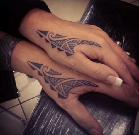 Fijian Tattoo, Ethnic Tattoo, Polynesian Tattoos Women, Maori Tattoos, Small Finger Tattoos, Rose Tattoos For Women, Polynesian Tattoo Designs, Petite Tattoos, Friendship Tattoos