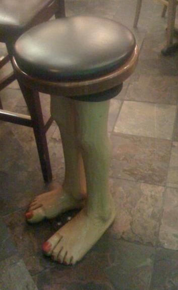 Bizarre, weird stool. Wacky House Decor, Weird Furniture Accent Chairs, Weird Thrift Store Finds, Weird Apartment Decor, Weird House Decor, Weird Decorations, Weird Room Decor, Weird Chairs, Weird Home Decor