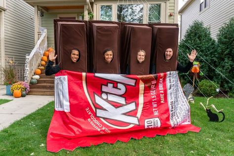 This King-Size Kit Kat Halloween Costume Fits 4 People, So Scoot Over, Fun-Size Candy Bars! Costume For 4 People, Costumes For Four People, Halloween Costumes For Four, Halloween Costumes For Four People, Halloween Costume For 4, Kit Kat Halloween, Team Halloween Costumes, Kit Kat Candy, Kit Kat Bars