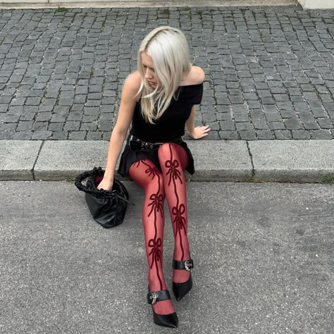 Oki Doki, Red Tights, Red Stockings, Winter 23, Mode Inspo, Mode Vintage, Outfits Casuales, Fashion Killa, Fit Check