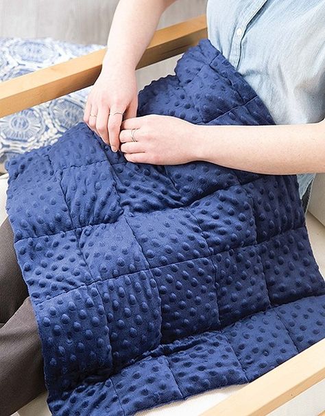 Make a Cozy Weighted Blanket 15 Stress Reducing Sewing Quilting Projects that Feel Like a Warm Hug Diy Weighted Blanket, Weighted Blanket Diy, Sensory Diy, Making A Weighted Blanket, Lap Table, Diy Sewing Gifts, Weighted Blankets, Comfy Blankets, Blanket Diy