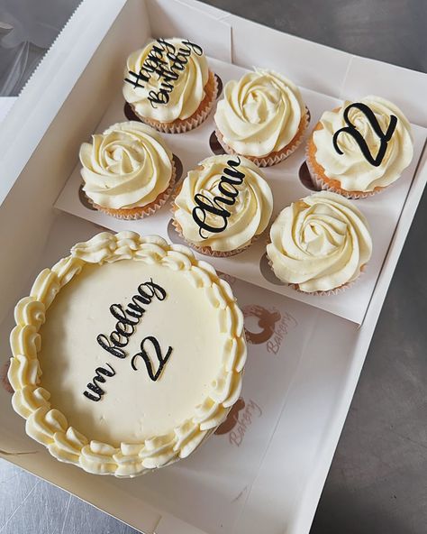 Who’s feeling 22? 🎉 Our simple bento box set is super elegant and cute! The perfect 5” little cake and 6x cupcake set! Comes in a range of colours, all you need to let us know is whats your message for your cake! check it out on our website www.qsbakery.co.uk #qsbakery #taylorswift #22 #foodie #love #bakery #londonbakery #summer #bentocake #setdesign #design #cakevideos #reels #reelitfeelit #cupcakes #vanillacake #foodgram @taylorswift #loveyourself #birthday #celebration #cakesdelivery... Bento Cake 22 Birthday, Bento Cake And Cupcakes Design, Bento Cake With Cupcakes Set, Bento Cake Simple, Bento Cake And Cupcakes, Simple Bento Box, Bento Cake Design, Simple Bento, Minimal Cake