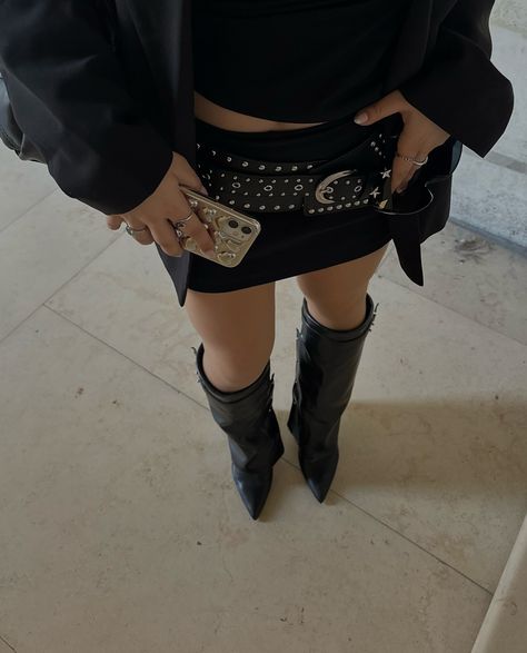 forever in love with this city Black Boots Heels, Mini Skirt With Boots, Y2k Streetwear Aesthetic, Foldover Boots, Knee High Black Boots, Big Belt, Autumn Outfit Inspo, Y2k Heels, High Black Boots