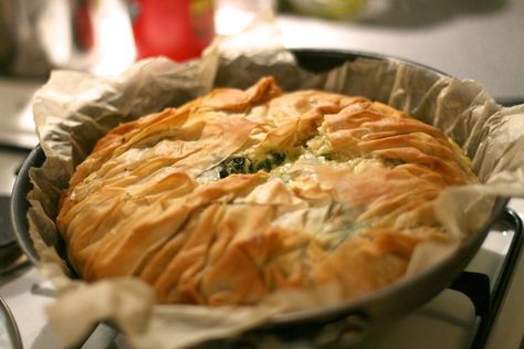 Jamie’s spinach and feta phyllo pie Spinach Feta Pie, Pumpkin Feta, Filo Pastry Recipes, Filo Pie, Spinach Pie, Jamie Oliver Recipes, Spinach And Feta, 30 Minute Meals, Jamie Oliver