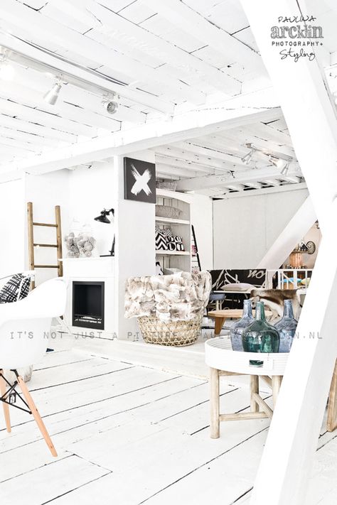 TUTZE STORE by Paulina Arcklin, via Behance Ideas Hogar, Boho Home, Shop Interior, White Houses, White Interior, 인테리어 디자인, White Walls, Concept Store, Home Interior