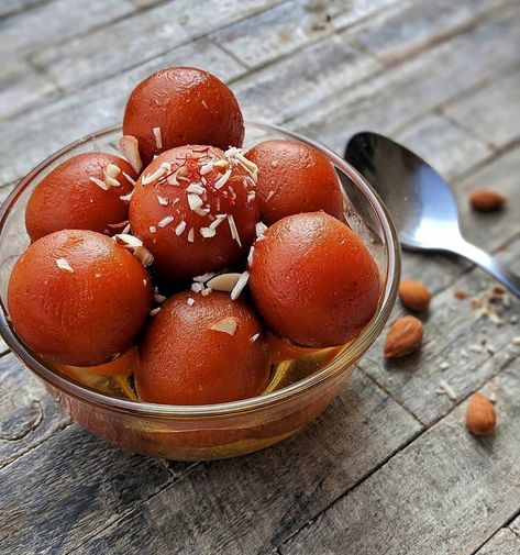 Sunday Dessert, Indian Food Photography, Cooking Photography, Yummy Ice Cream, Gulab Jamun, Desi Food, Indian Sweet, Indian Sweets, Indian Snacks