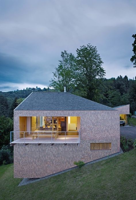 HD Haus / Bernardo Bader | ArchDaily Bernardo Bader, Hill View, Wood Facade, Hillside House, Building Layout, Compact House, Hill House, Mountain Homes, House Architecture Design