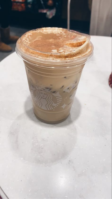 drink - iced pumpkin cream chai tea latte (seasonal at starbucks) Iced Chai Latte Recipe, Chai Latte Starbucks, Chai Tea Latte Starbucks, Pumpkin Chai Tea, Iced Chai Tea Latte, Starbucks Tea, Iced Chai Latte, Secret Starbucks Recipes, Starbucks Coffee Drinks