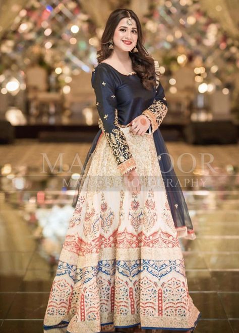 Latest Beautiful Ideas for Mehndi Dresses | Daily InfoTainment Eastern Clothes, Bridal Mehndi Dresses, Pakistani Party Wear Dresses, Shadi Dresses, Pakistani Formal Dresses, Bridal Dresses Pakistan, Pakistani Wedding Outfits, Pakistani Fancy Dresses, Pakistani Dresses Casual