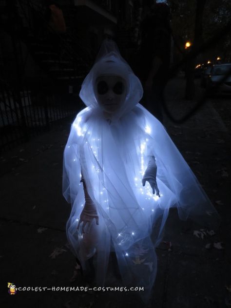 Glowing Ghost Costume for a Child Boy Ghost Costume, Ghost Costume Kids, Kids Crafts Toddlers, Photo Halloween, Ghost Halloween Costume, Ghost Diy, Costume Works, Ghost Costume, Hallowen Costume