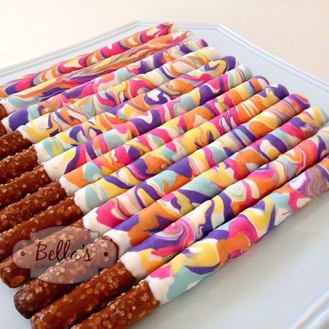 Forgot to post these tiedye pretzels that go with the Oreos. Had fun making these! #tiedyeparty #tiedyepretzels #chocolatecoveredpretzels #bellabakery 60s Cookies, Pretzel Ideas, Chili Fest, Woodstock Party, 70s Food, Tie Dye Birthday Party, Hippie Birthday Party, 70s Party Theme, Tie Dye Birthday