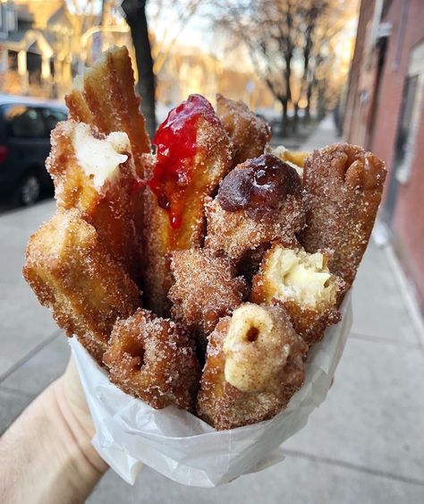 Fab Food Chicago on Instagram: “We'd pick this type of bouquet every time. {churros at @churrofactory_xurro} || 📷: @chicagoandfood || 😋 #fabfoodchicago  Neighborhoods:…” Churro Bouquet, Chicago, The Neighbourhood, Instagram