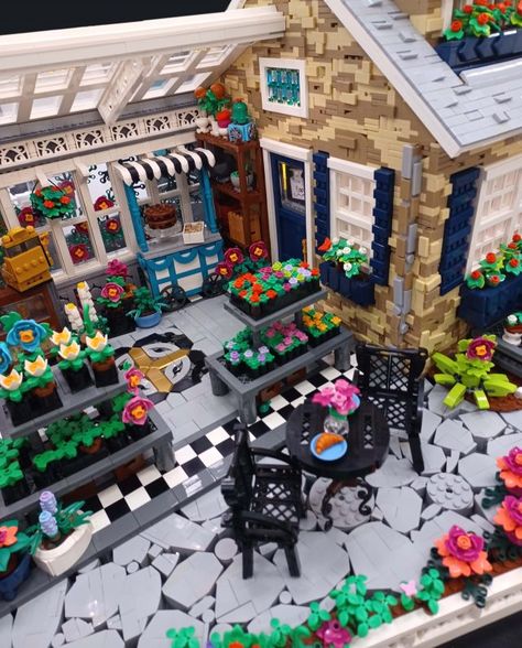 Lego City Ideas, Lego Garden, Lego Building Ideas, Brick Lego, Tan Walls, Lego Town, Lego Kits, Big Lego, Lego Board