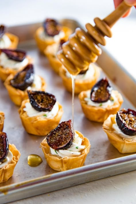 Christmas Starters Ideas Make Ahead, Savory Appetizers Make Ahead, Christmas Day Starters, Shared Appetizers, Appetizer Recipes Christmas, Fig Appetizer, Christmas Canapes, Starter Ideas, Holiday Party Appetizers