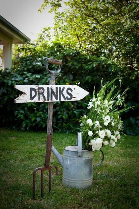 Funny Vine, Country Party, Rustic Wedding Decorations, Deco Champetre, Garden Party Decorations, Garden Wedding Decorations, Floral Studio, Rustic Country Wedding, Garden Parties