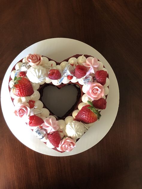 Naked heart cake Naked Heart Cake, Heart Shaped Cakes Valentine's Day, Mini Heart Cakes Valentine's Day, Small Valentines Cake, Valentines Day Cake Aesthetic, Valentines Day Heart Cake, Small Heart Cake, Valentines Heart Cake, Mini Heart Cake