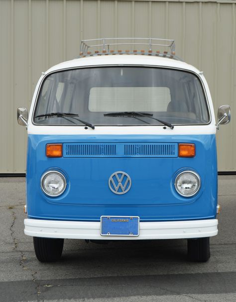 Vintage Volkswagen Bus, Kombi Clipper, Volkswagen Vans, Blue Bus, Vw Combi, Volkswagen Type 2, Volkswagen Van, Vw Vans, Hippie Bus