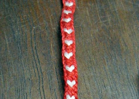 Crochet Beaded Bracelet, Beaded Bracelet Designs, Chainmaille Patterns, Friendship Bands, Kumihimo Tutorial, Friendship Band, Chainmail Patterns, Kumihimo Disk, Paracord Bracelet Patterns