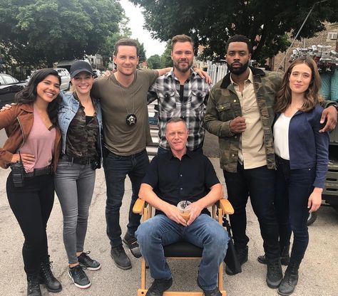 Lisseth Chavez, Moira Kelly, Chicago Crossover, Patrick John Flueger, Chicago Pd Cast, Marina Squerciati, Jesse Lee Soffer, Jason Beghe, Tracy Spiridakos